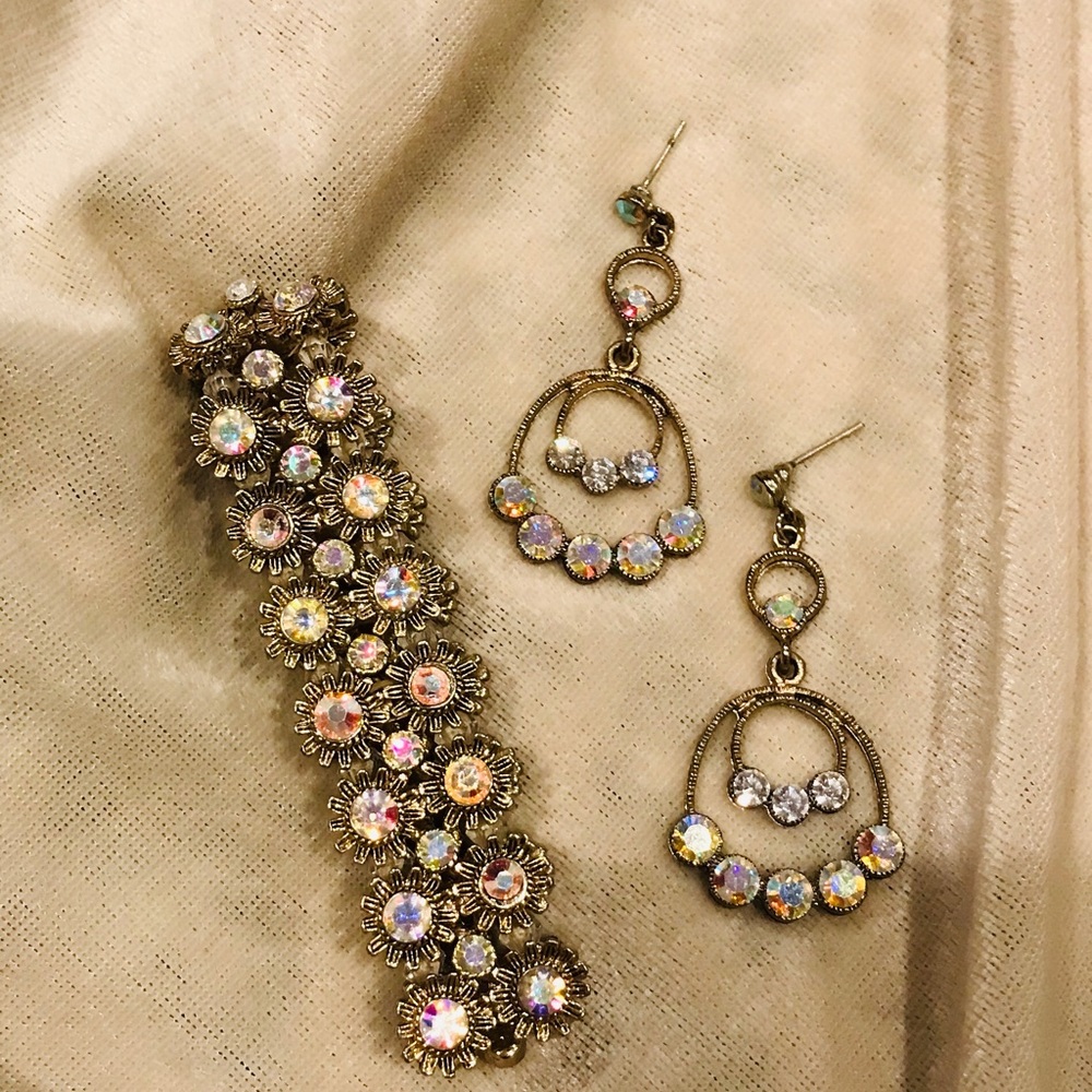 Gorgeous crystal matching earrings and bracelet